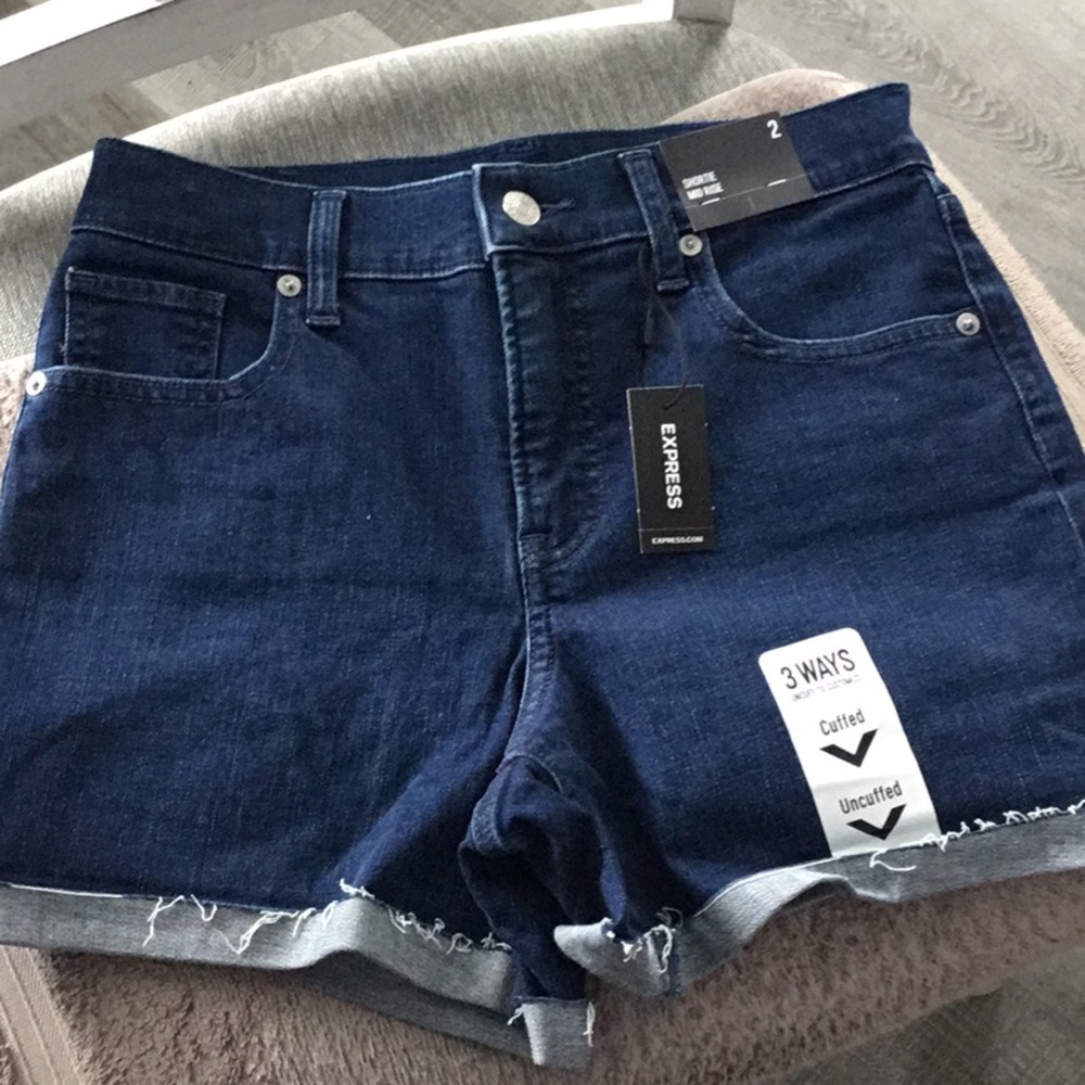 NWT Women Express Shortie Mid Rise Shorts junior Size 2